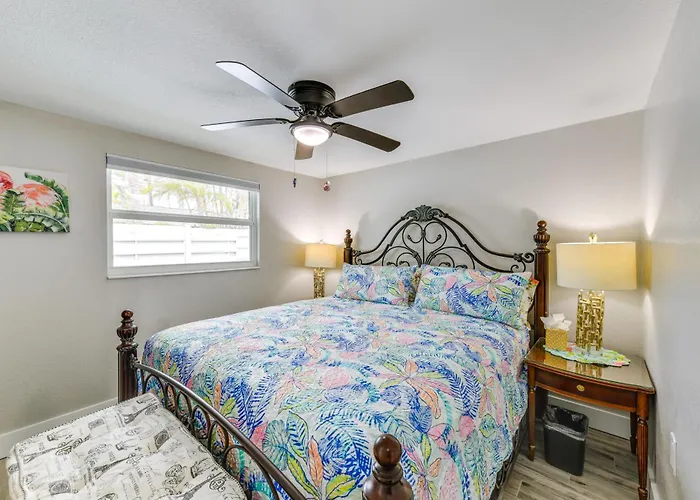 2 Blocks To Beach: Tropical Retreat In Anna Maria