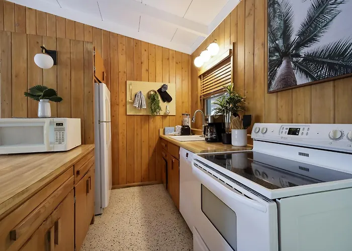 Bo's Beach Bungalow